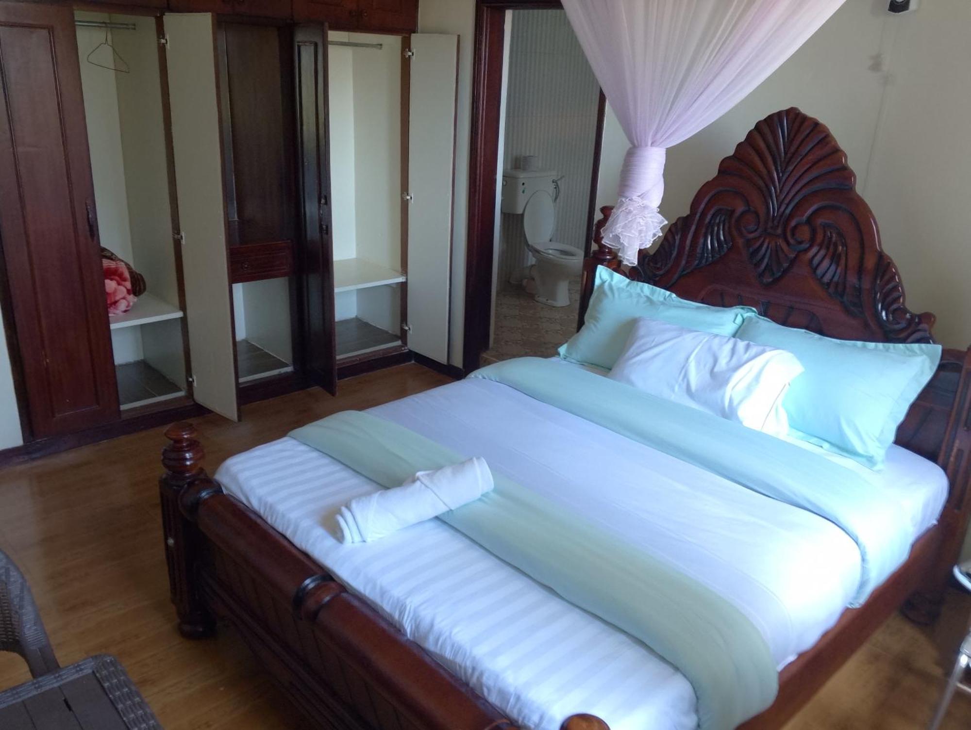Discovery Courts Hotel Энтеббе Экстерьер фото